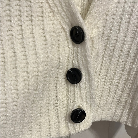 Urban Outfitters Cream Button-Up Crop Cardigan - Picture 3 of 4